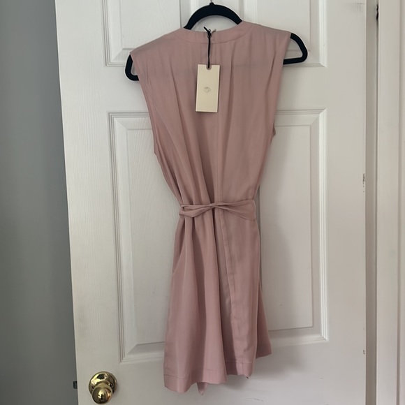 Brand new light weight sleeveless dusty rose wrap w/belt-smoke free home - Picture 2 of 2